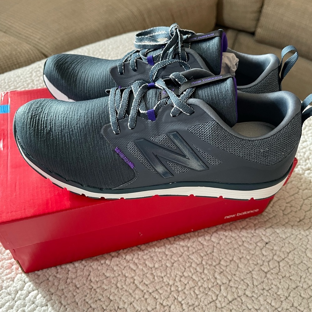 New balance size 10, running shoes new in box